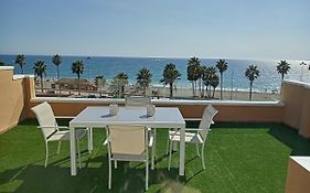 Coqueto estudio-ático EN PRIMERA LÍNEA DE PLAYA CON PRECIOSAS VISTAS AL MAR